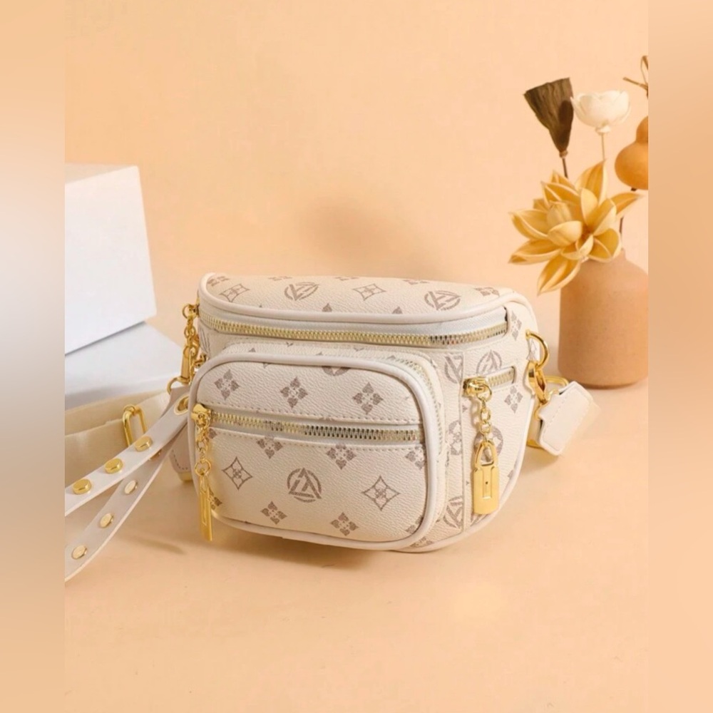 New Classy Crossbody Bag - Picture 1 of 4